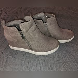 Torrid Size 10.5W Wedge Sneaker